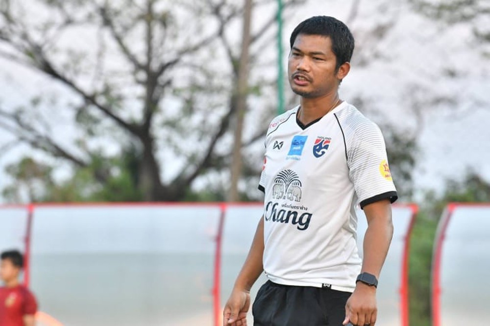 Cựu tiền đạo V-League kêu gọi HLV U23 Thái Lan từ chức - Ảnh 2.