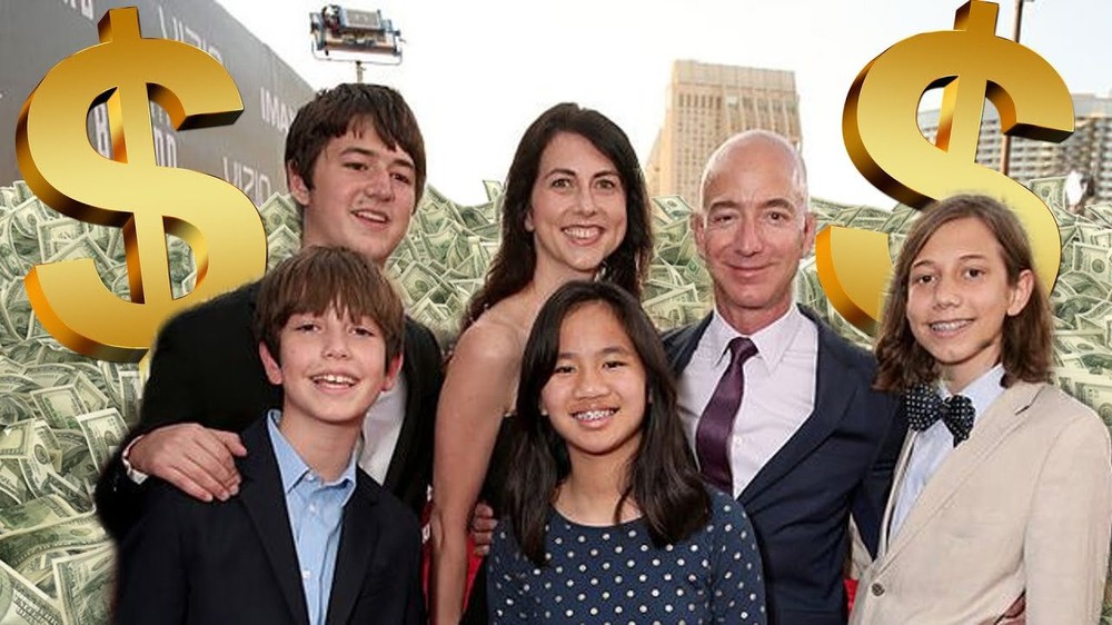 Con gái nuôi bí ẩn sẽ thừa kế ¼ tài sản của tỷ phú Jeff Bezos: “Phải” tiêu hết 1,1 tỷ đồng/tuần, sắp xuất hiện trước công chúng với vai trò mới - Ảnh 1.