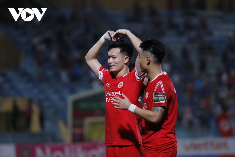 Đội hình tiêu biểu vòng 8 V-League 2023: Dấu ấn Văn Thanh và Hoàng Đức - Ảnh 1.