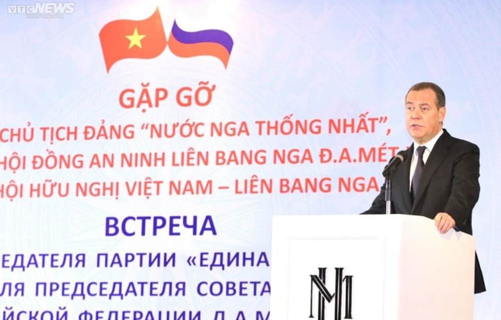 Ông Dmitry Medvedev xúc động trước tình cảm nồng ấm của những người bạn Việt Nam - Ảnh 1.