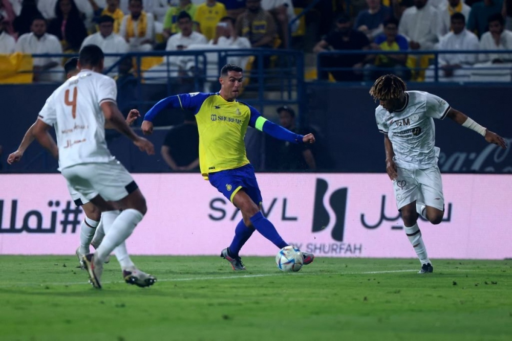 Ronaldo ghi siêu phẩm giúp Al Nassr ngược dòng ngoạn mục - Ảnh 1.