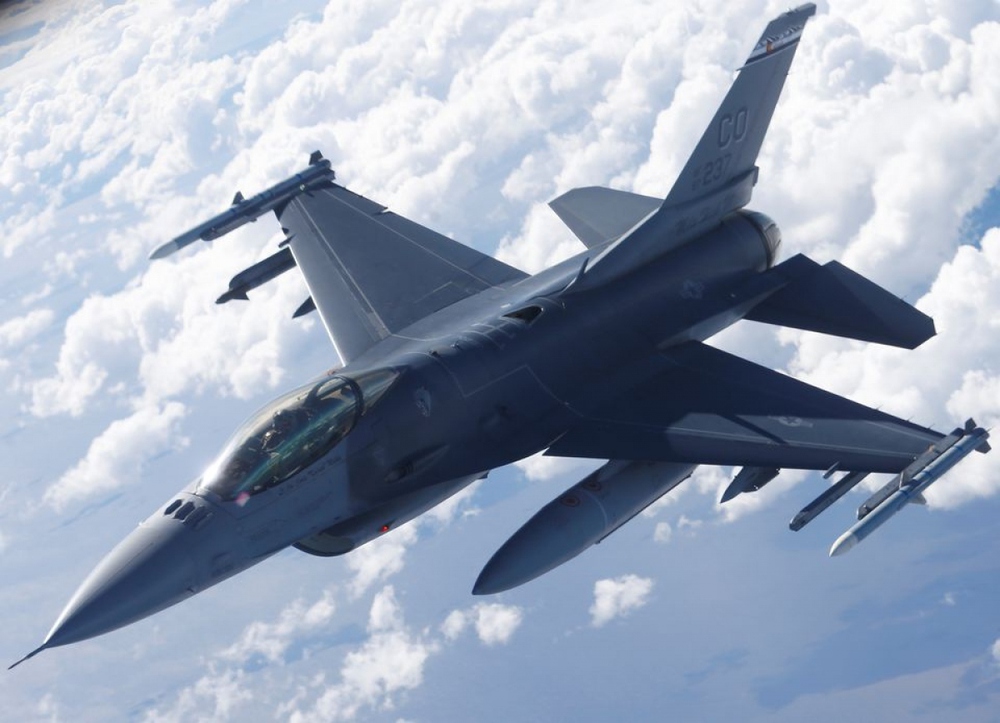 NATO lên kế hoạch huấn luyện binh sĩ Ukraine sử dụng chiến đấu cơ F-16 - Ảnh 1.