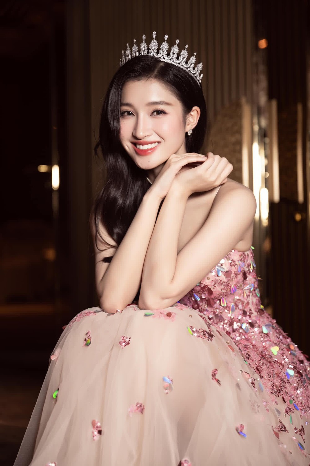 Biến động của Top 3 Miss World Vietnam trong chưa đầy 1 năm: Hoa hậu Mai Phương dính thị phi liên tục, bị Á hậu vượt mặt? - Ảnh 9.