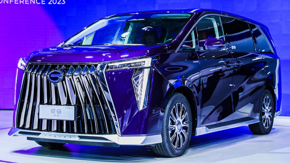 Mẫu xe mới này ngang cỡ Toyota Alphard, có 8 màn hình, giá quy đổi 1,1 tỷ - Ảnh 2.