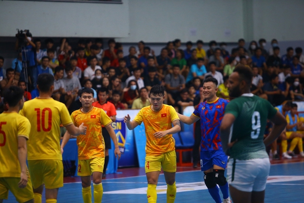Tuyển futsal Việt Nam thắng Solomon 5-0 - Ảnh 2.