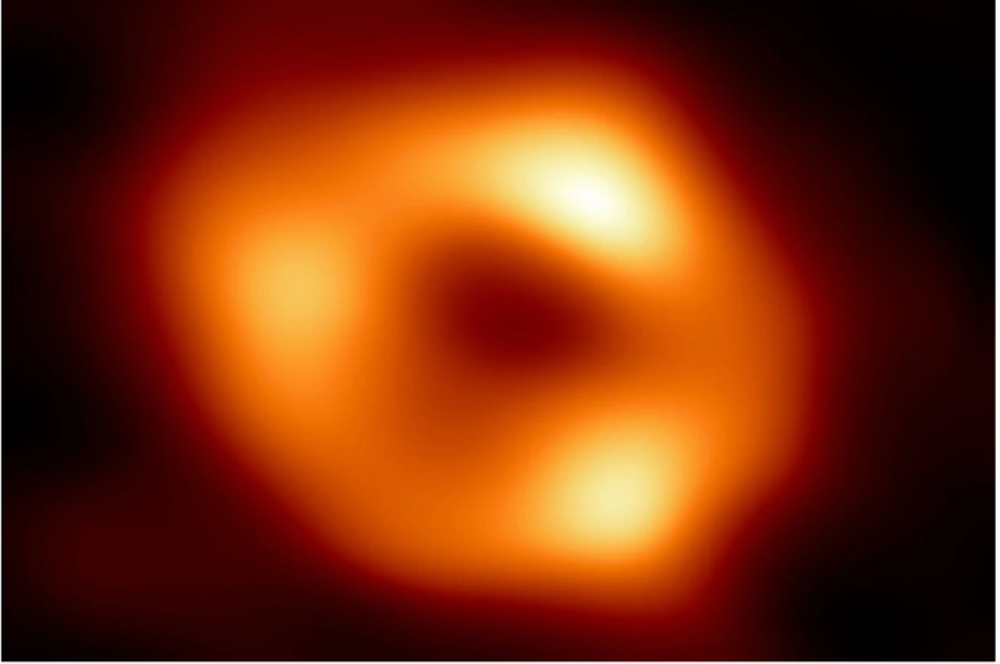 Phát hiện lỗ đen lớn gấp 30 tỷ lần Mặt trời nhờ dự đoán của Albert Einstein - Ảnh 2.