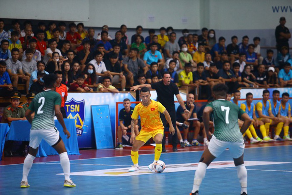 Tuyển futsal Việt Nam thắng Solomon 5-0 - Ảnh 1.
