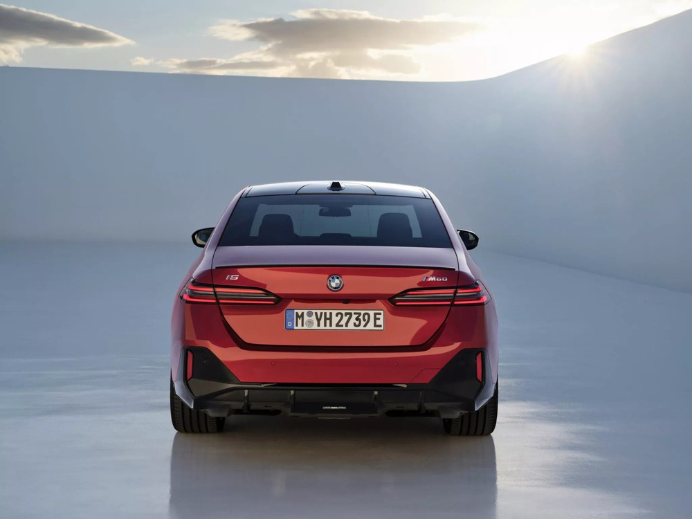 BMW 5-Series 2024 ra mắt: Dài hơn 5m, thiết kế ngày càng như xe Hàn - Ảnh 8.