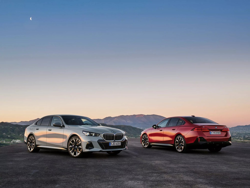 Jaguar XF vs BMW 5 Series Sportbrake takes on Touring  YouTube