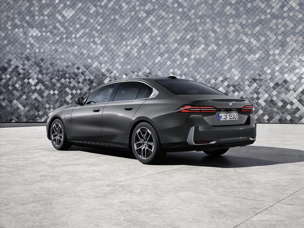 BMW 5-Series 2024 ra mắt: Dài hơn 5m, thiết kế ngày càng như xe Hàn - Ảnh 29.