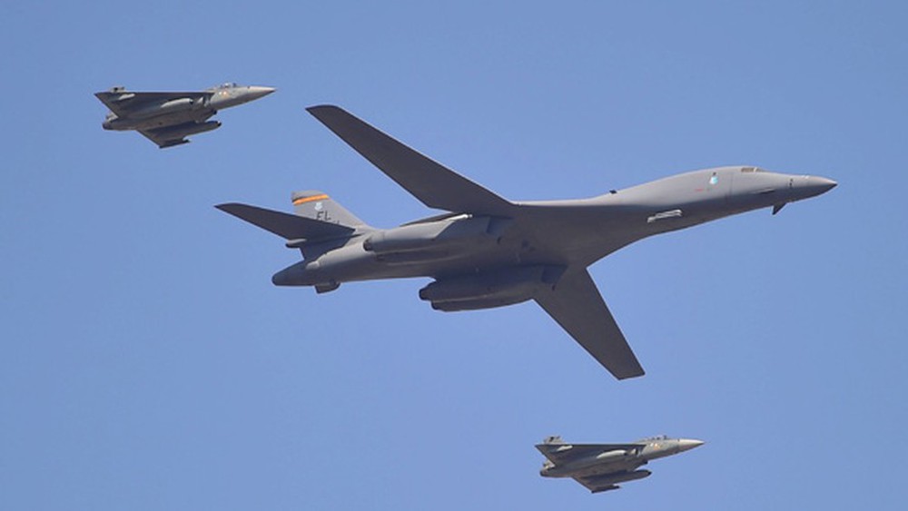 B-1B Lancer đến Anh làm nhiệm vụ cảnh sát trên không - Ảnh 4.