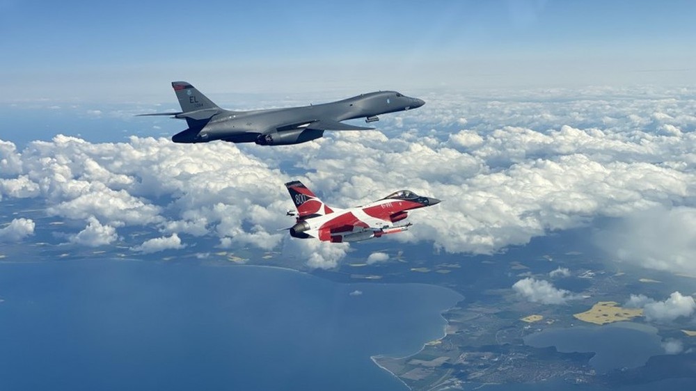 B-1B Lancer đến Anh làm nhiệm vụ cảnh sát trên không - Ảnh 5.