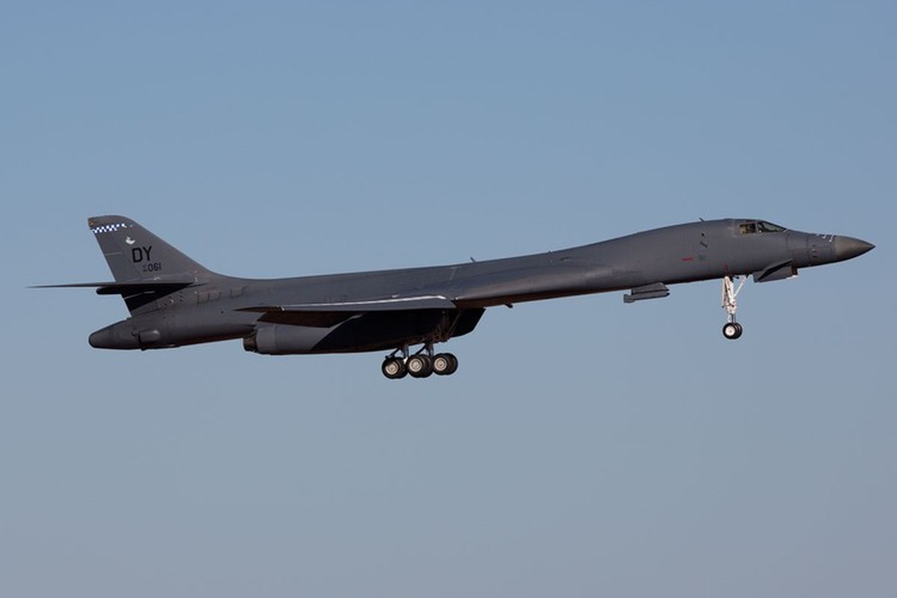 B-1B Lancer đến Anh làm nhiệm vụ cảnh sát trên không - Ảnh 8.