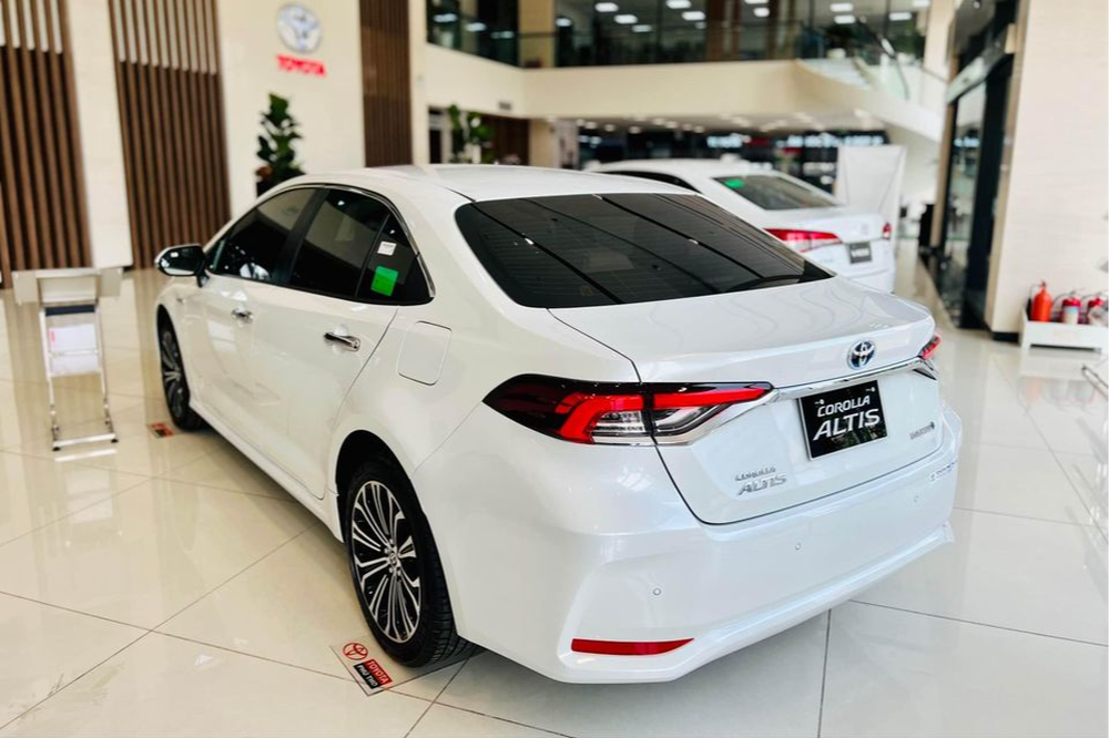 Đại lý xả hàng Toyota Corolla Altis: Bản HEV cao cấp nhất tồn nhiều, giảm 100 triệu - Ảnh 3.