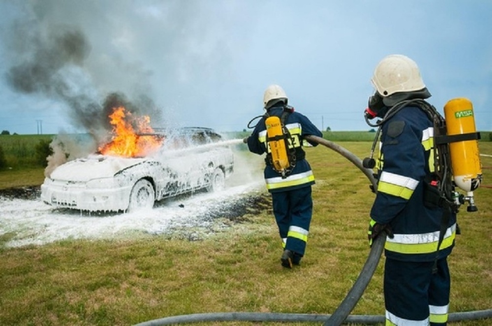 Lý do khiến ô tô gặp hỏa hoạn, lái xe nên biết để phòng tránh - Ảnh 2.