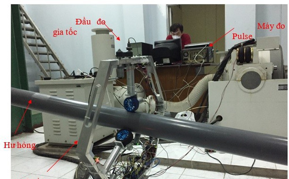 Robot leo giám sát hỏng hóc của cáp cầu treo