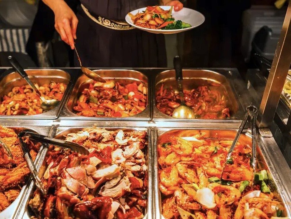 “Tôi có thể ăn được rất nhiều. Đấy là lỗi của tôi à?”: Người đàn ông Trung Quốc bị cấm ăn buffett vì khả năng “càn quét” khiến các nhà hàng khiếp đảm - Ảnh 2.