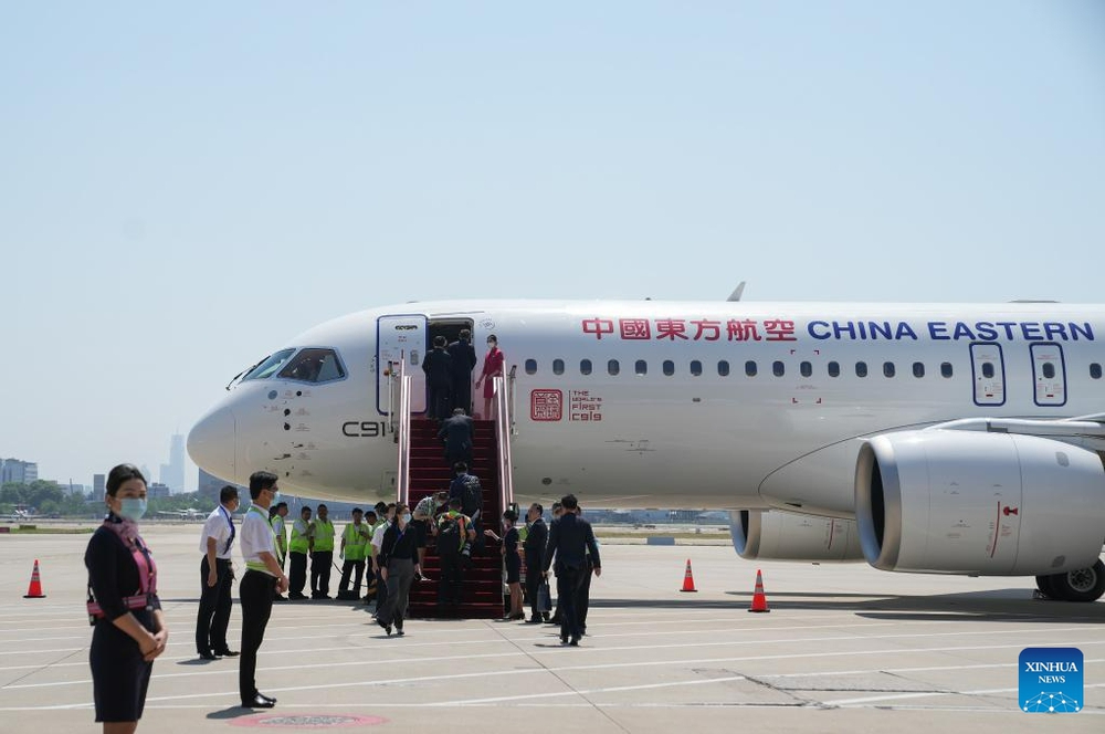 Bên trong máy bay chở khách đầu tiên do Trung Quốc sản xuất - Ảnh 5.