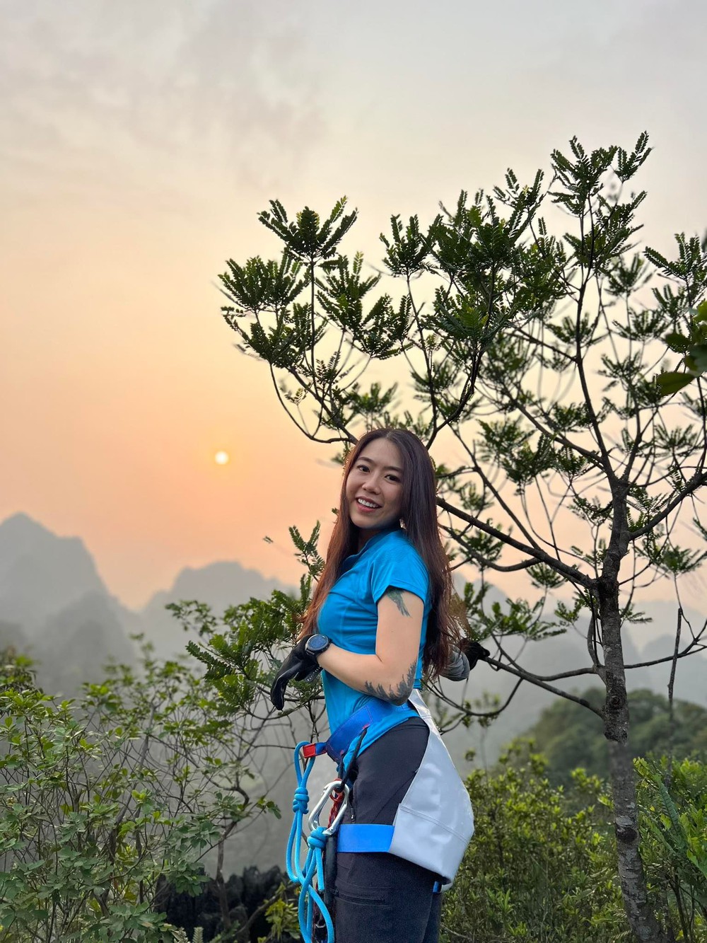 Cô gái treo dây ngủ trên vách đá ở Lạng Sơn: Không ngờ có ngày mình được trải nghiệm điều này ngay tại Việt Nam - Ảnh 2.