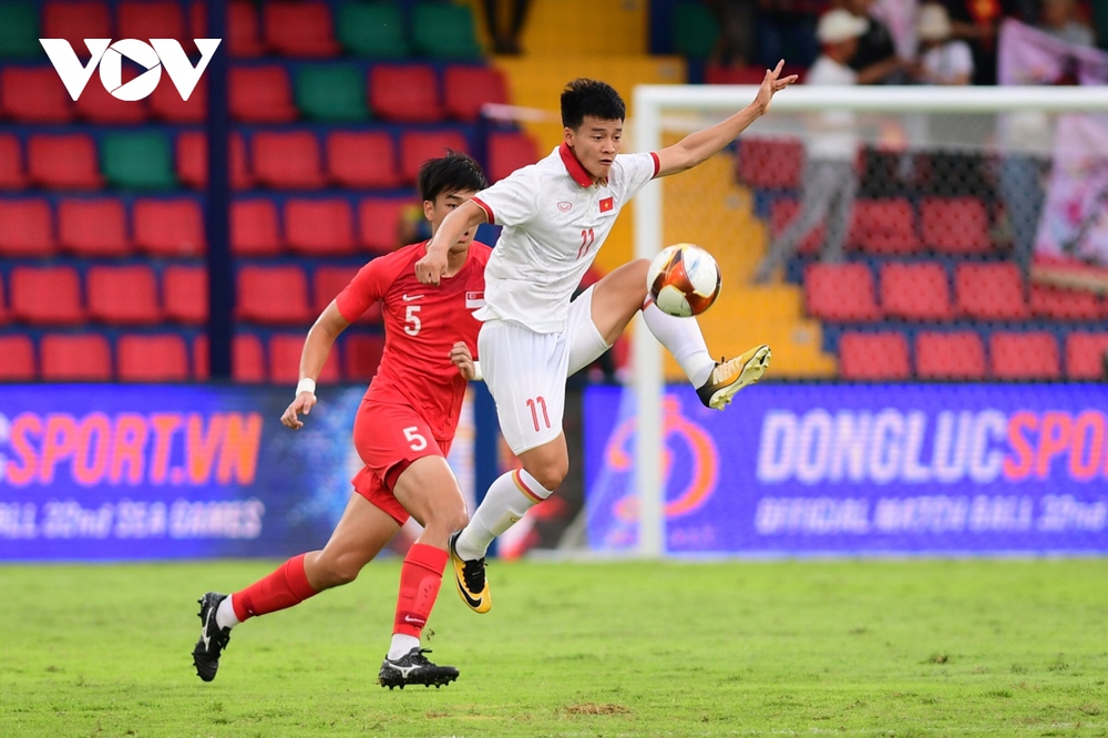  Trực tiếp U22 Việt Nam 0 - 0 U22 Singapore: Pressing tầm cao nghẹt thở - Ảnh 1.