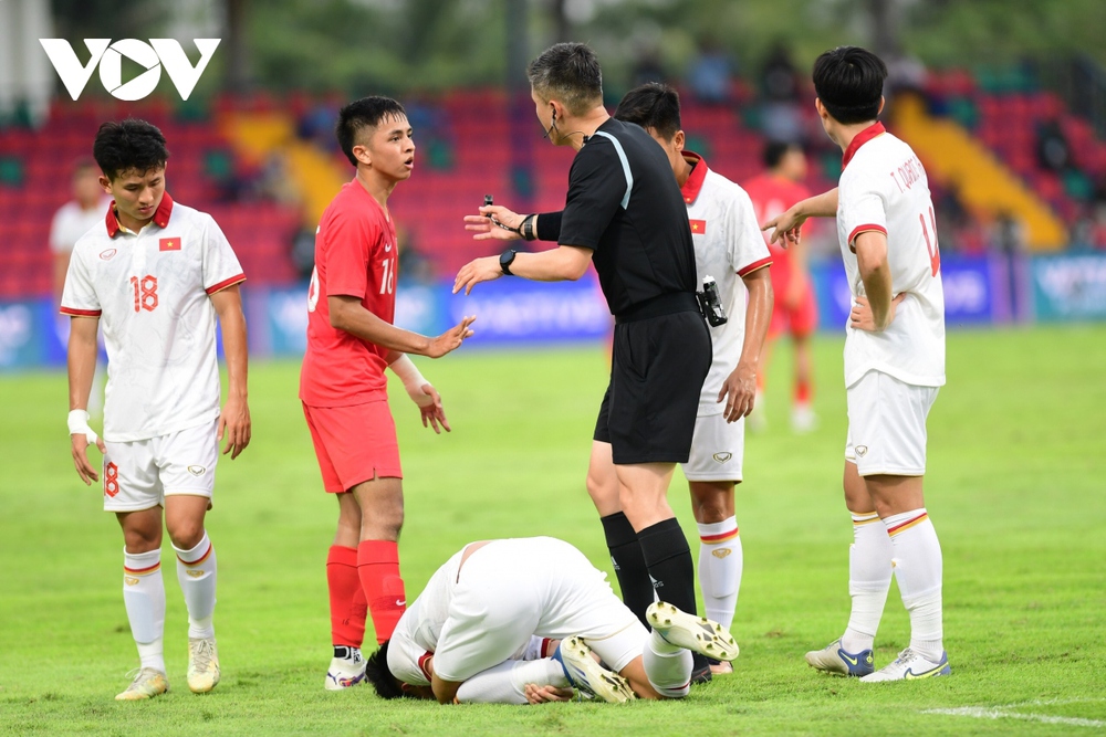  Trực tiếp U22 Việt Nam 0 - 0 U22 Singapore: Pressing tầm cao nghẹt thở - Ảnh 2.