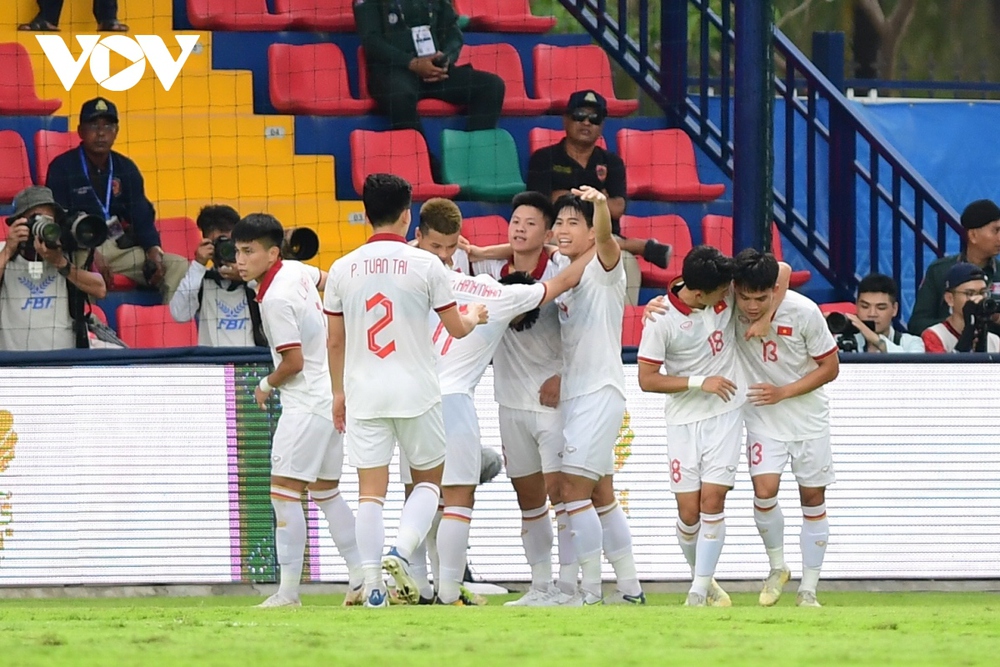  Trực tiếp U22 Việt Nam 1 - 0 U22 Singapore: Gà son Văn Tùng mở tỷ số - Ảnh 1.