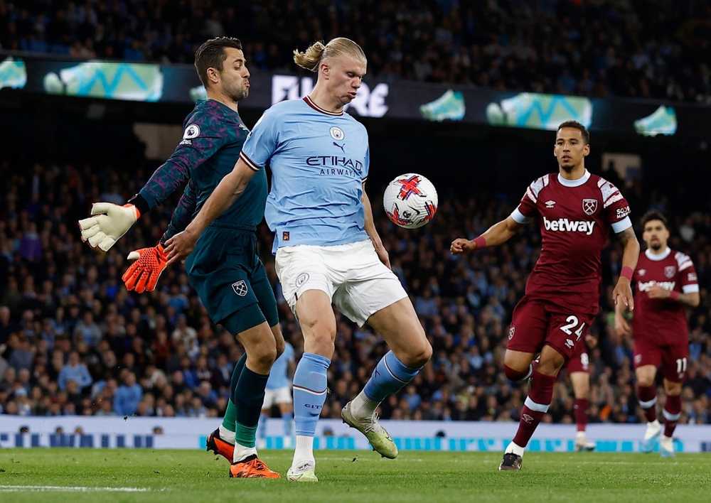 Haaland xô đổ thêm kỷ lục trong ngày Man City thắng giòn giã - Ảnh 1.