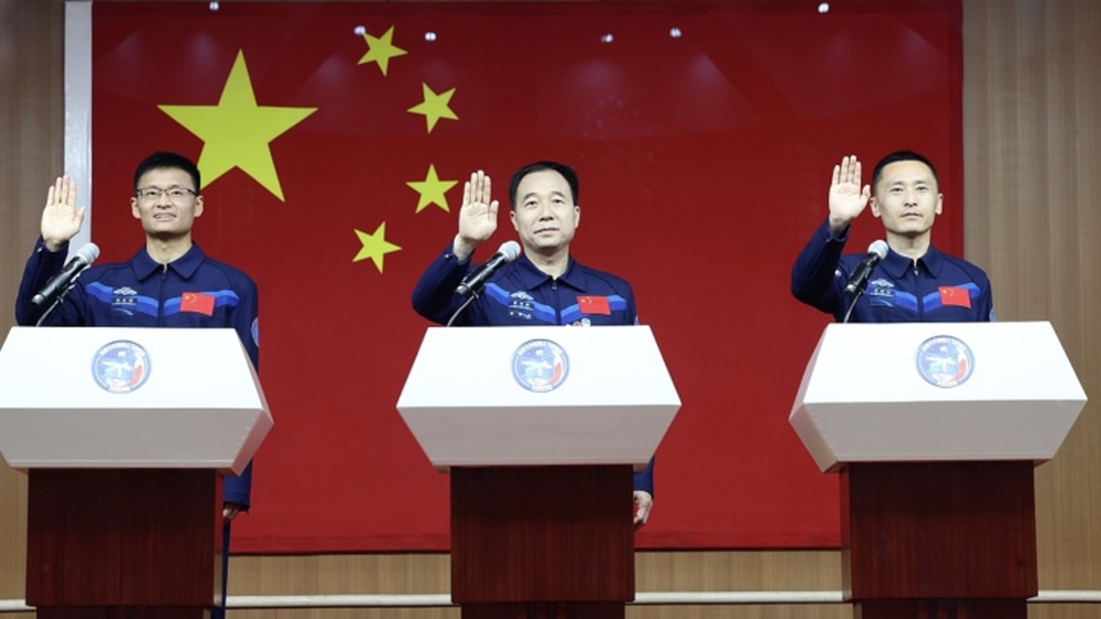 Trung Quốc phóng tàu vũ trụ Thần Châu 16, đưa phi hành gia dân sự lên Thiên Cung - Ảnh 3.