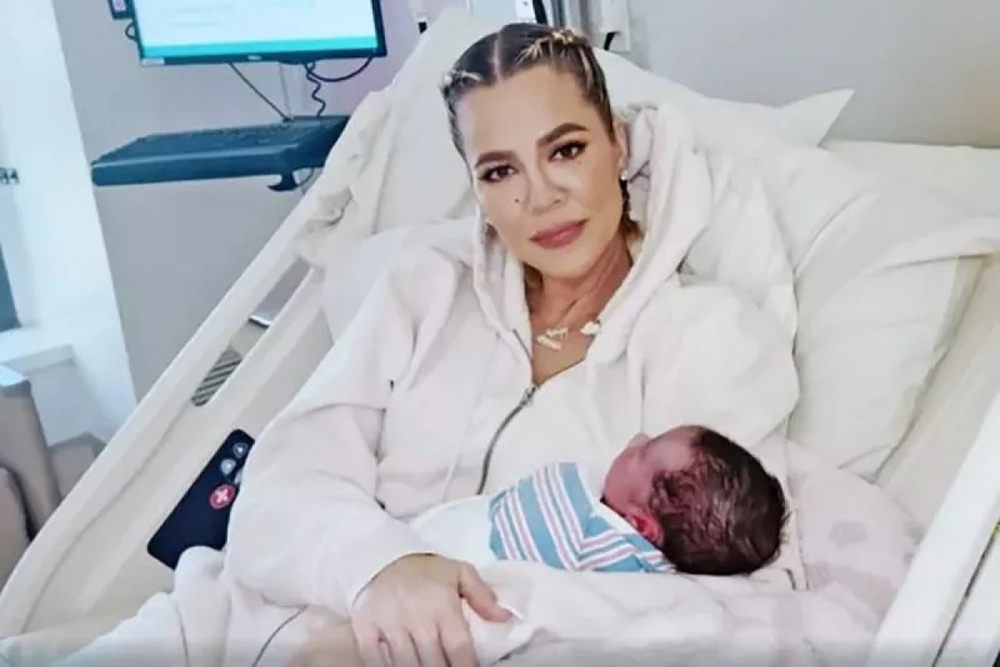 Khloe Kardashian cảm thấy tội lỗi khi nhờ người mang thai hộ - Ảnh 1.