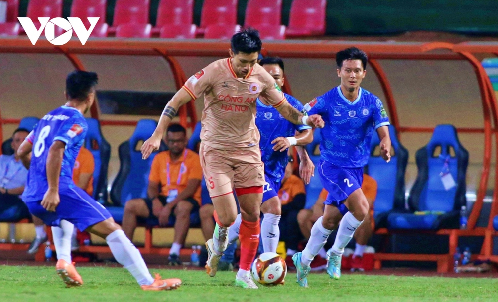 Trực tiếp CAHN 0-0 Khánh Hòa: Xà ngang từ chối bàn thắng của Văn Hậu - Ảnh 1.