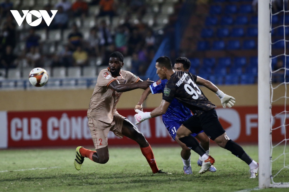 Trực tiếp CAHN 0-0 Khánh Hòa: Xà ngang từ chối bàn thắng của Văn Hậu - Ảnh 1.