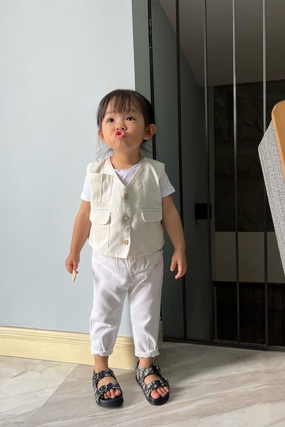 Con gái Cường Đô La - Đàm Thu Trang mới 2 tuổi đã dát toàn hàng hiệu - Ảnh 14.
