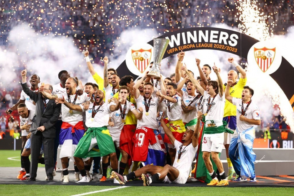 Khoảnh khắc Sevilla nâng cao chức vô địch Europa League lần thứ 7 trong lịch sử - Ảnh 7.