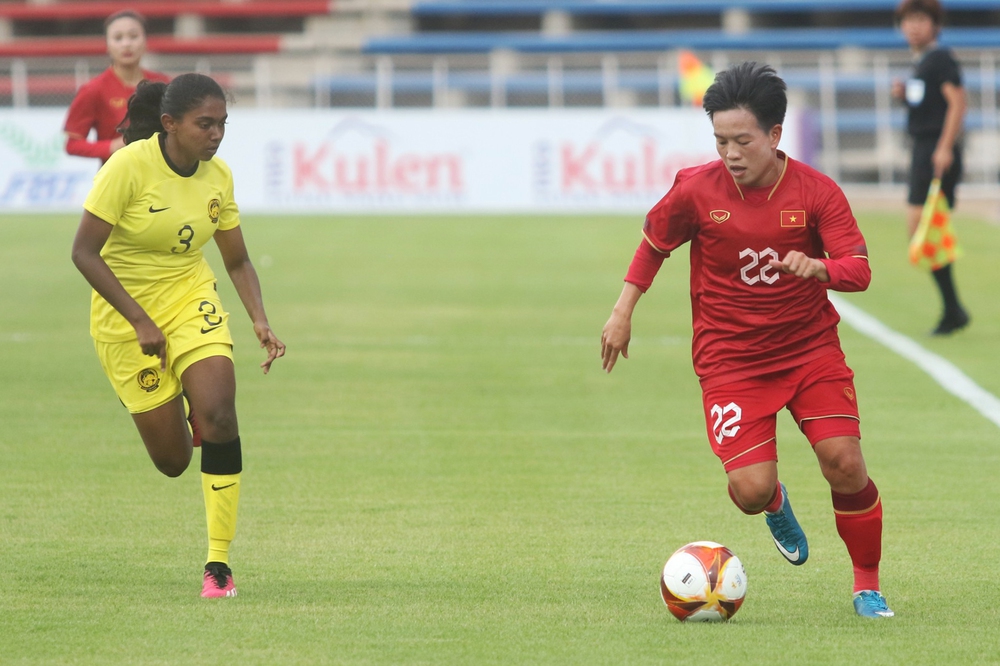 Cầu thủ Malaysia khốn khổ vì tuyển Việt Nam, đổ gục xuống sân sau 90 phút hành xác - Ảnh 9.