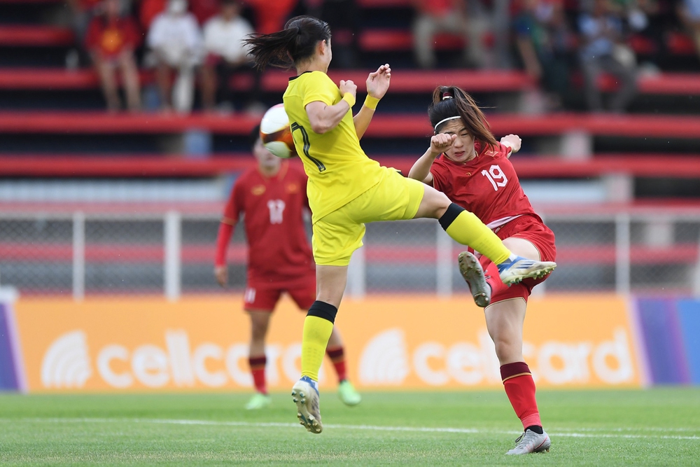 Cầu thủ Malaysia khốn khổ vì tuyển Việt Nam, đổ gục xuống sân sau 90 phút hành xác - Ảnh 7.