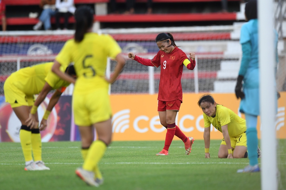 Cầu thủ Malaysia khốn khổ vì tuyển Việt Nam, đổ gục xuống sân sau 90 phút hành xác - Ảnh 2.