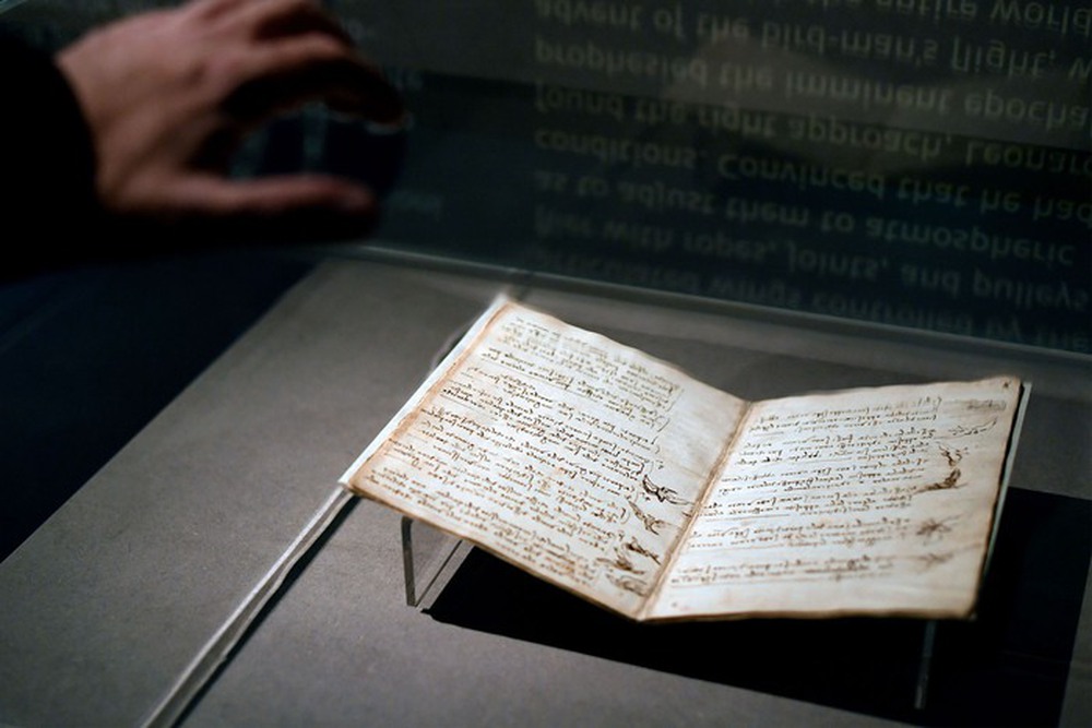 Có những bí mật gì bên trong cuốn sách đắt giá nhất thế giới - Codex Leicester? - Ảnh 7.