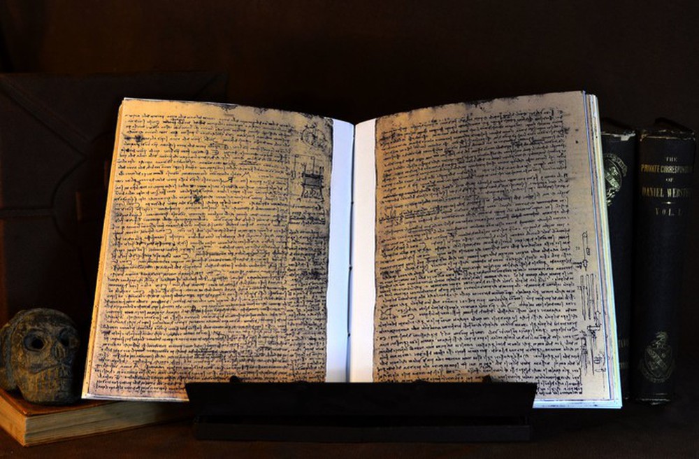 Có những bí mật gì bên trong cuốn sách đắt giá nhất thế giới - Codex Leicester? - Ảnh 3.