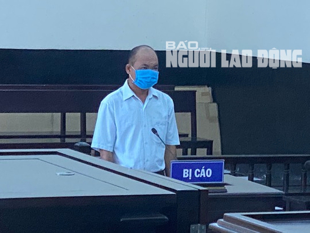 CLIP: Xét xử nguyên thiếu tá công an ở Tiền Giang nhận hối lộ - Ảnh 2.