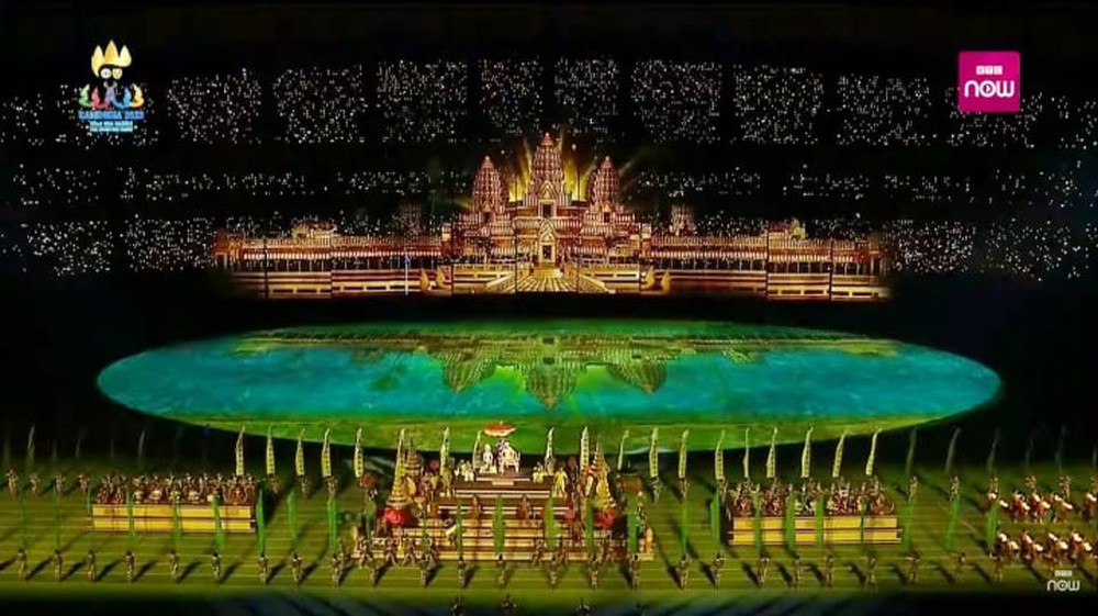 Trực tiếp khai mạc SEA Games 32: Màn giới thiệu hoành tráng của Campuchia - Ảnh 1.