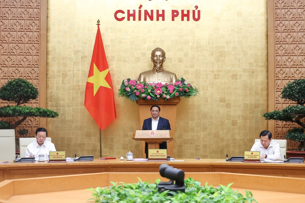Thủ tướng yêu cầu Bộ Tài chính khẩn trương trình phương án giảm 2% VAT