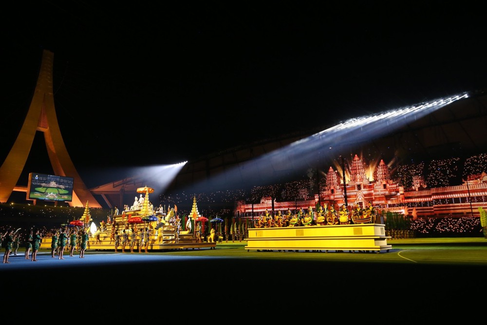 Khai mạc SEA Games 32 rực rỡ sắc màu, đẳng cấp Olympic - Ảnh 8. Khai mạc SEA Games 32 rực rỡ sắc màu, đẳng cấp Olympic - Ảnh 8.
