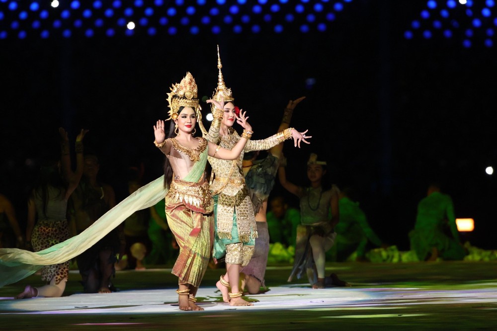 Khai mạc SEA Games 32 rực rỡ sắc màu, đẳng cấp Olympic - Ảnh 6. Khai mạc SEA Games 32 rực rỡ sắc màu, đẳng cấp Olympic - Ảnh 6.
