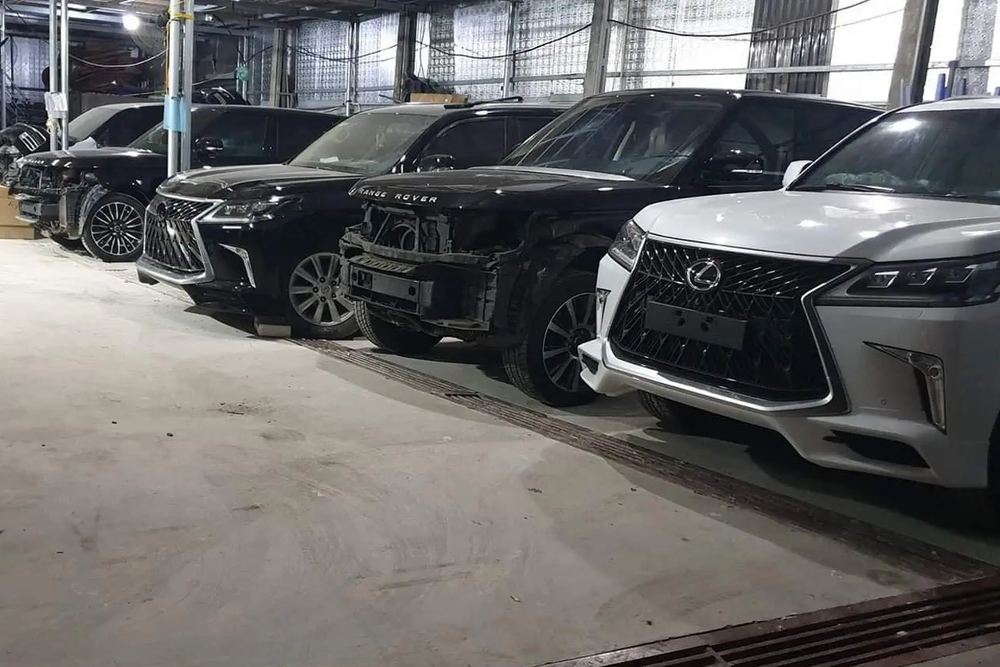 Chủ tịch bỏ 2,4 tỷ độ Lexus LX 570 2013: Trông như xe 10 tỷ, nội thất tốn hơn 1,1 tỷ, giống bản cho đại gia Trung Đông