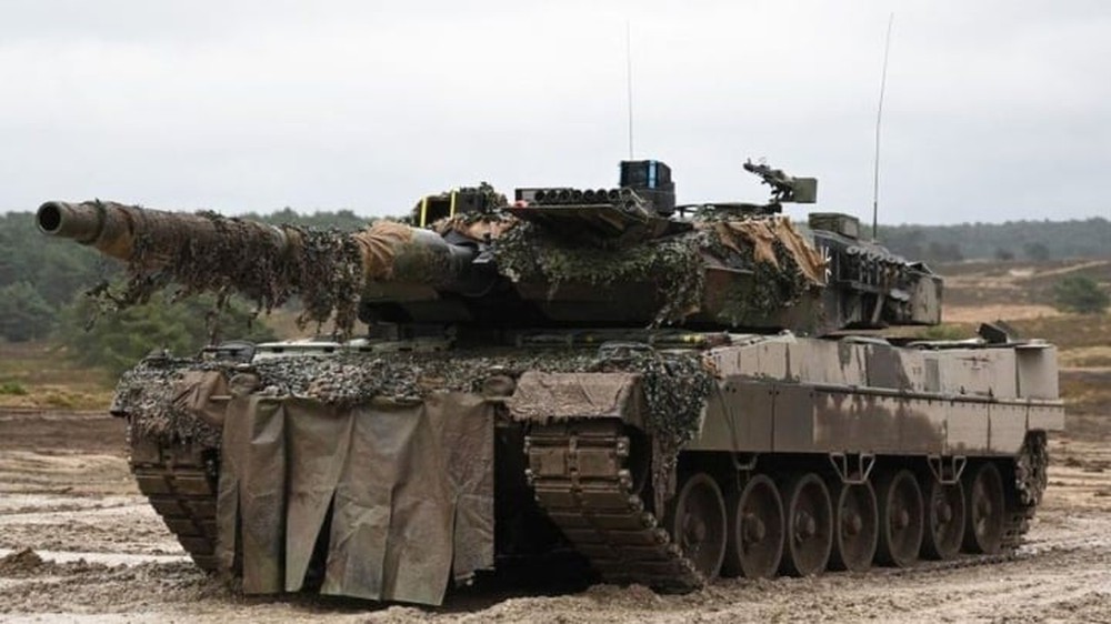Khi xe tăng Đức Leopard 2 gặp xe tăng Nga T-90M ở Ukraine - Ảnh 3. Khi xe tăng Đức Leopard 2 gặp xe tăng Nga T-90M ở Ukraine - Ảnh 3.