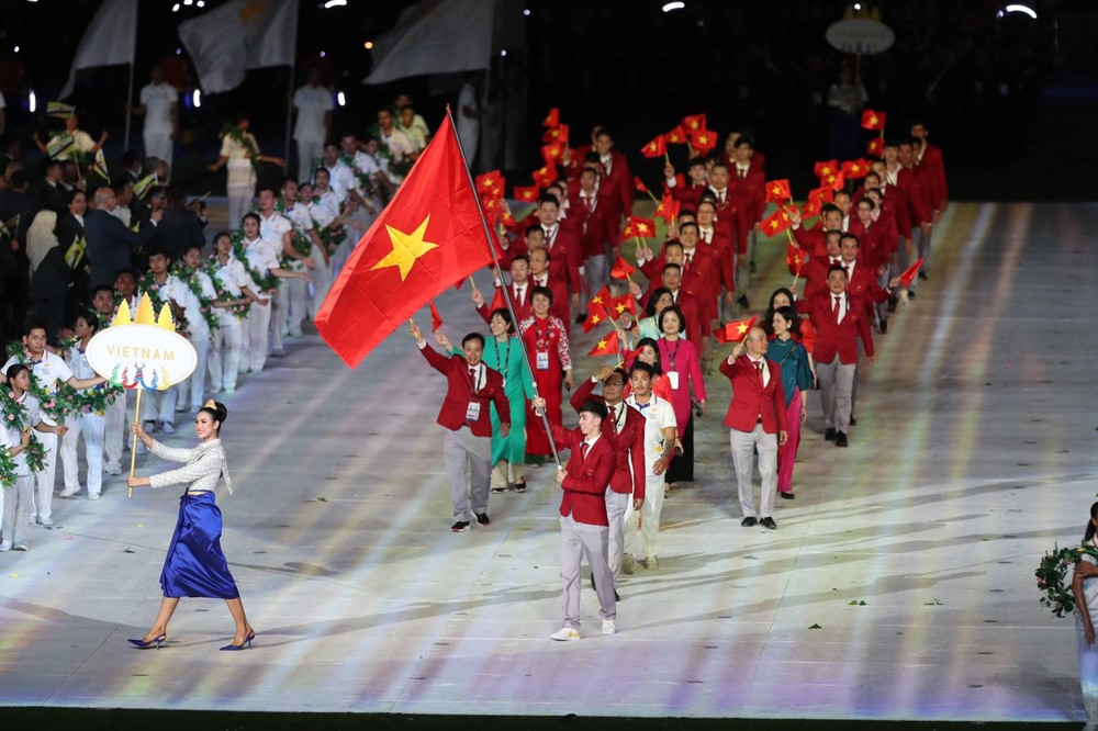 Khai mạc SEA Games 32 rực rỡ sắc màu, đẳng cấp Olympic - Ảnh 19. Khai mạc SEA Games 32 rực rỡ sắc màu, đẳng cấp Olympic - Ảnh 19.