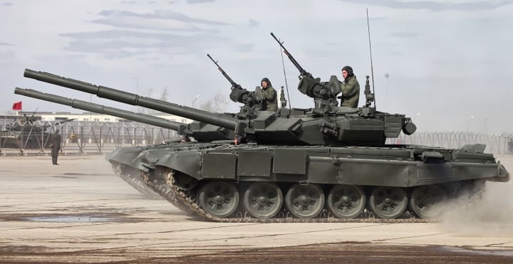 Khi xe tăng Đức Leopard 2 gặp xe tăng Nga T-90M ở Ukraine - Ảnh 1.
