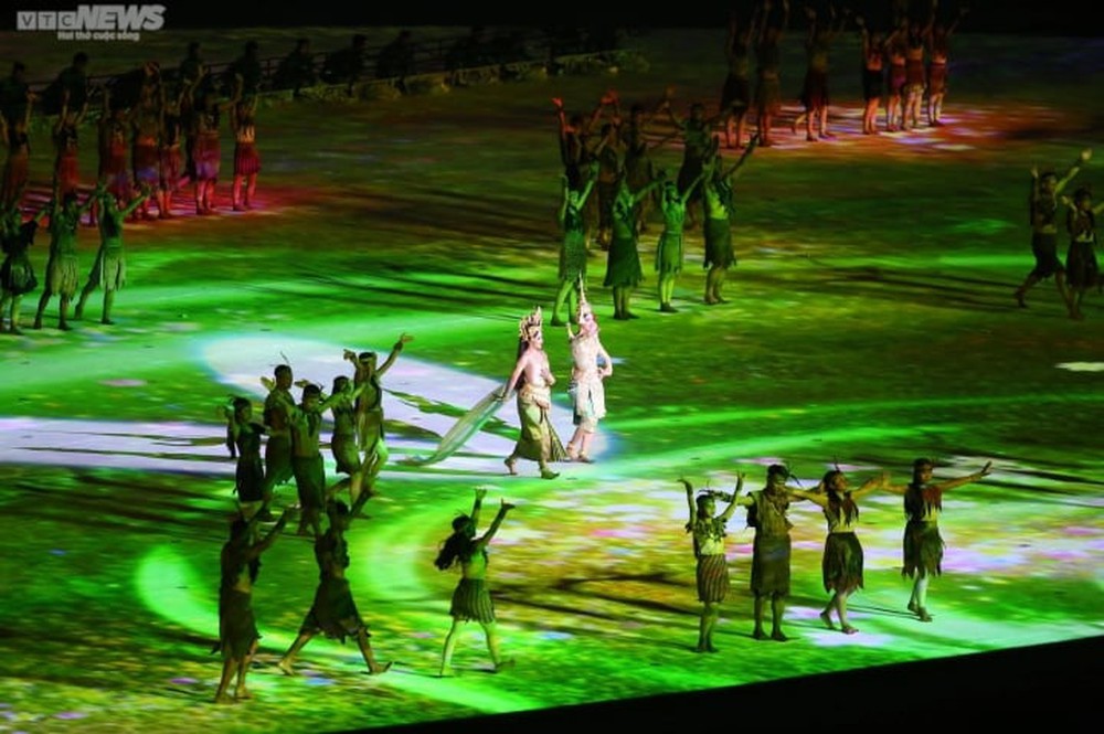 Trực tiếp khai mạc SEA Games 32: Màn giới thiệu hoành tráng của Campuchia - Ảnh 1.