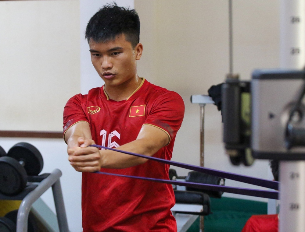 U22 Việt Nam hứng khởi thư giãn bên bể bơi trước trận gặp Malaysia - Ảnh 4. U22 Việt Nam hứng khởi thư giãn bên bể bơi trước trận gặp Malaysia - Ảnh 4.