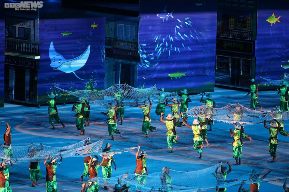 Khai mạc SEA Games 32 rực rỡ sắc màu, đẳng cấp Olympic - Ảnh 15. Khai mạc SEA Games 32 rực rỡ sắc màu, đẳng cấp Olympic - Ảnh 15.